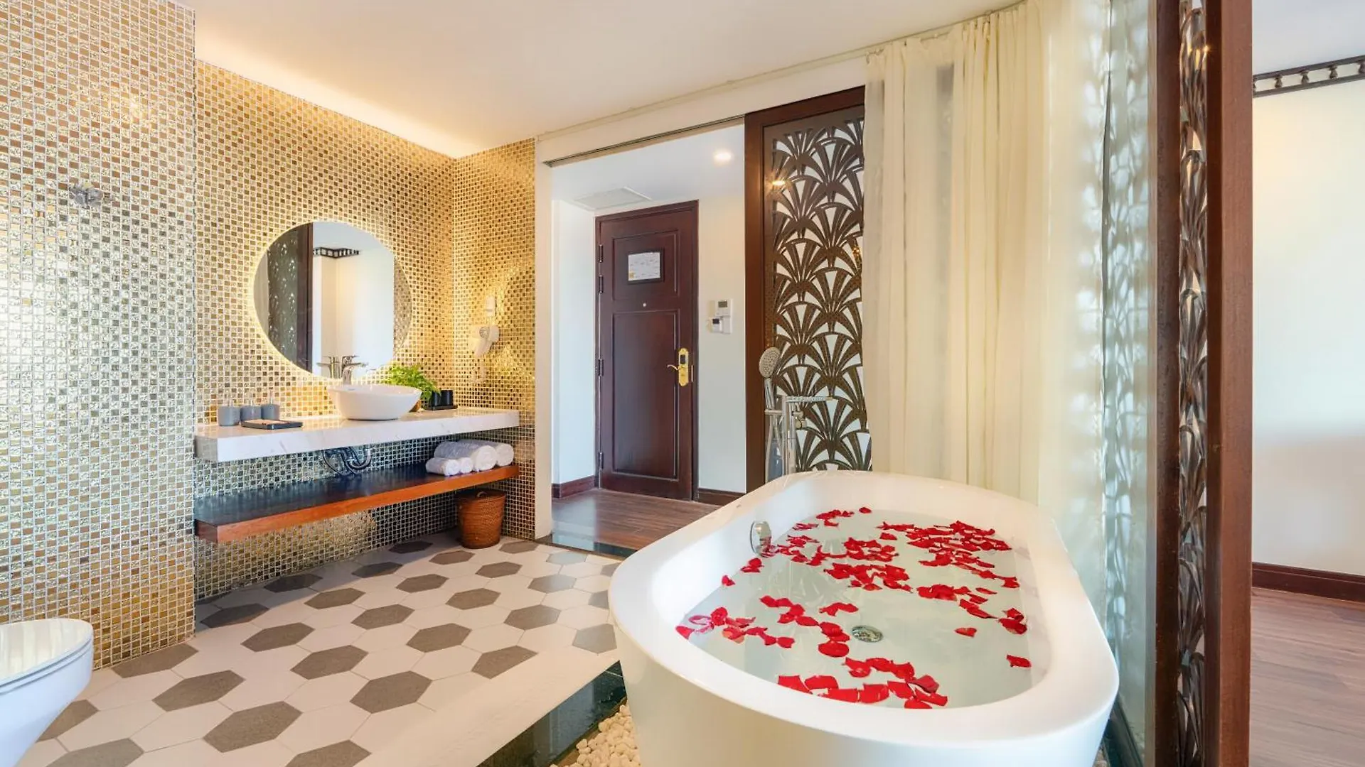 ****  Qualia De Hotel Hoi An - Rooftop Bar City View Vietnam