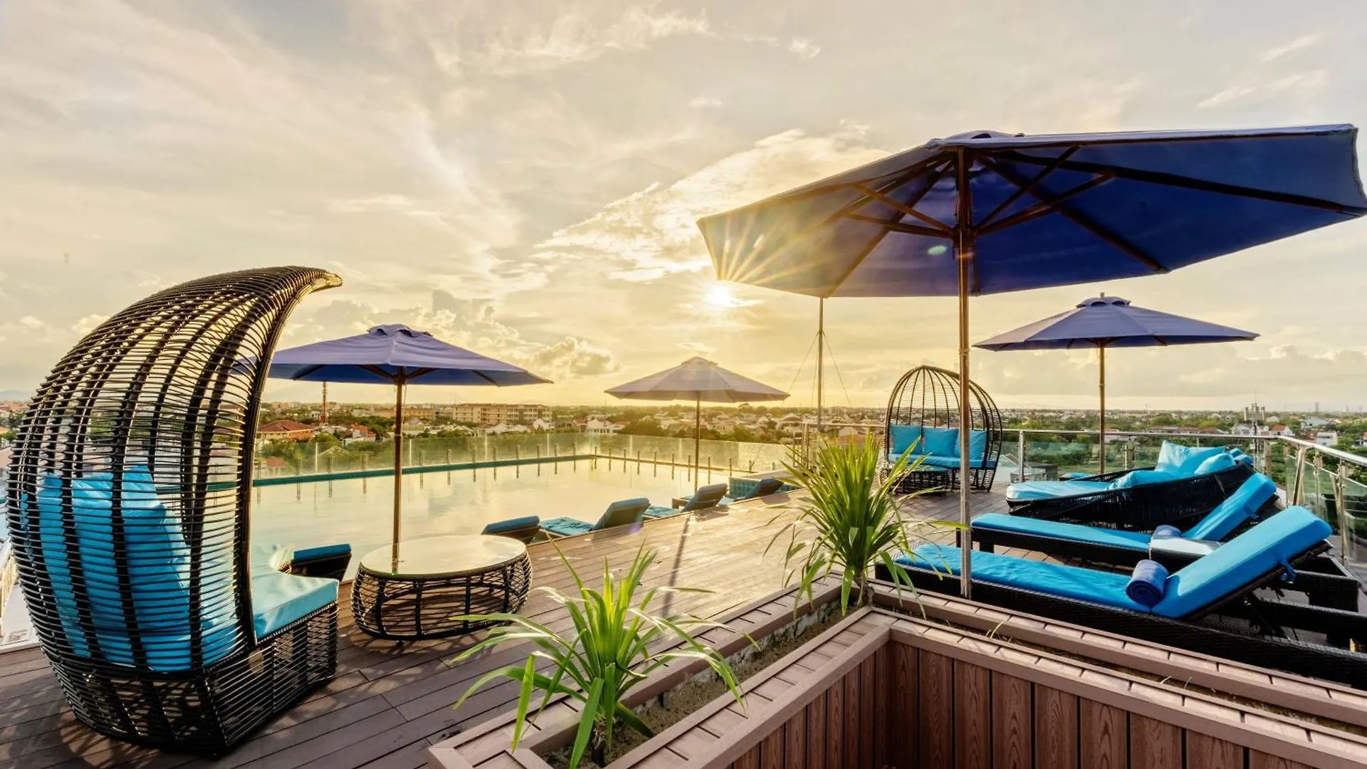 Qualia De Hotel Hoi An - Rooftop Bar City View
