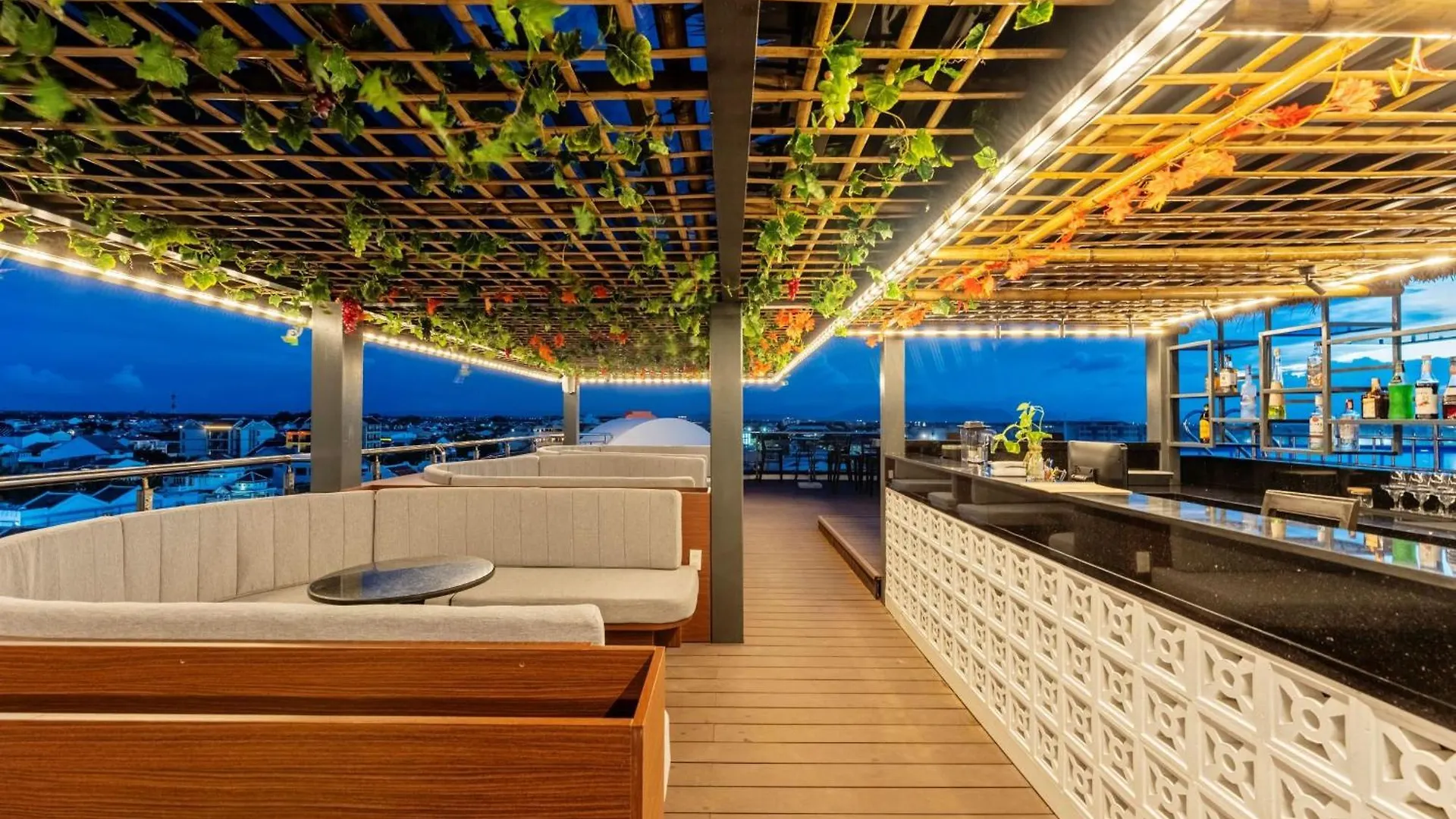 Qualia De Hotel Hoi An - Rooftop Bar City View